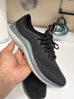 Men's sz 9.5-10 Crocs Lite Ride 360 Pacer trainers been worn once excellent cond